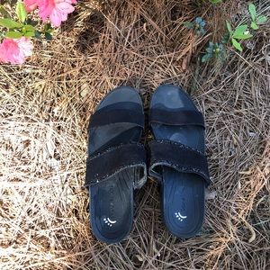 Bear Traps Giana black slip-on sandals. Very Comfortable,great support. 10 med